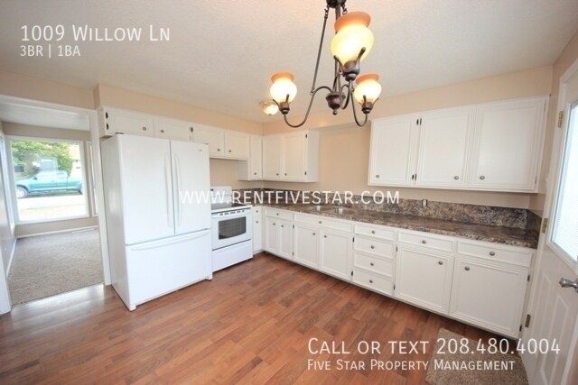 Photo - 1009 Willow Ln