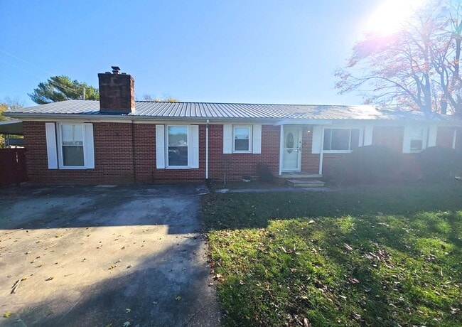 Building Photo - Spacious 3 Bedroom Home with Limited-Time $500 Move-In Special