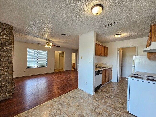 Photo - 1815 Cedarhill Dr Unit 1815 Cedarhill Drive - D