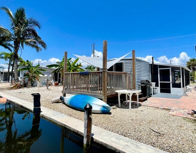 Photo - 2581 Oleander St