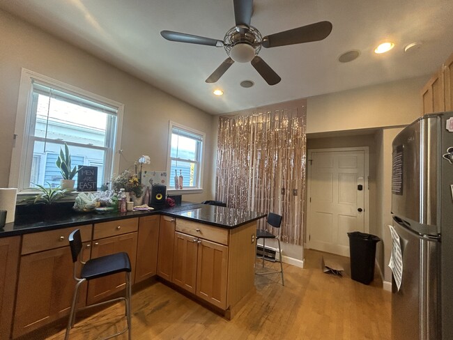 Building Photo - 68 Calumet St Unit 3 Rental