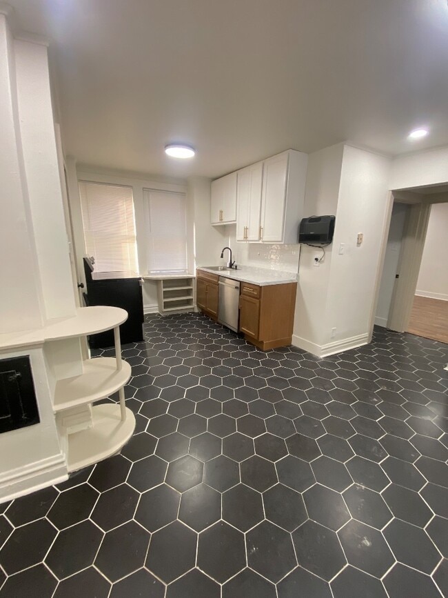 Photo - 4746 S Grand Blvd Unit 1S