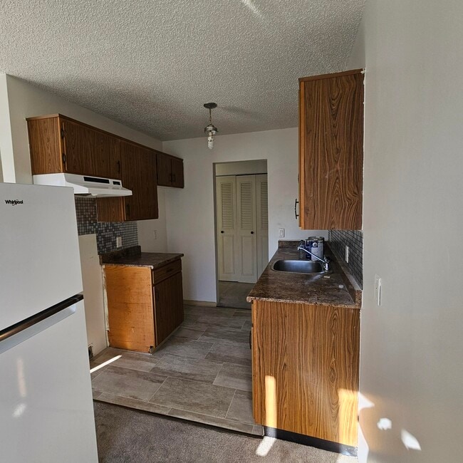 Photo - 1909-1909 Salton Rd