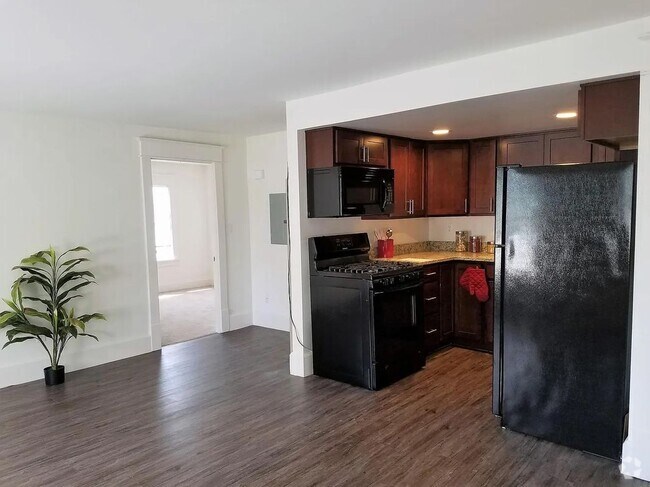 Building Photo - 90 Laverack Ave Rental