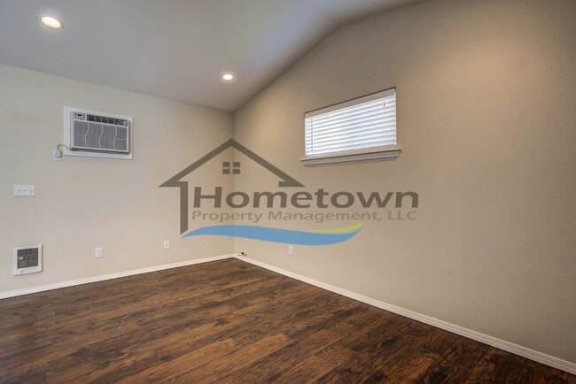 Photo - 1 Bed 1 Bath Cottage Centrally Located in CDA