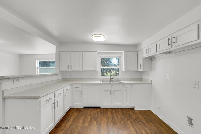 Photo - 557 W 62nd St