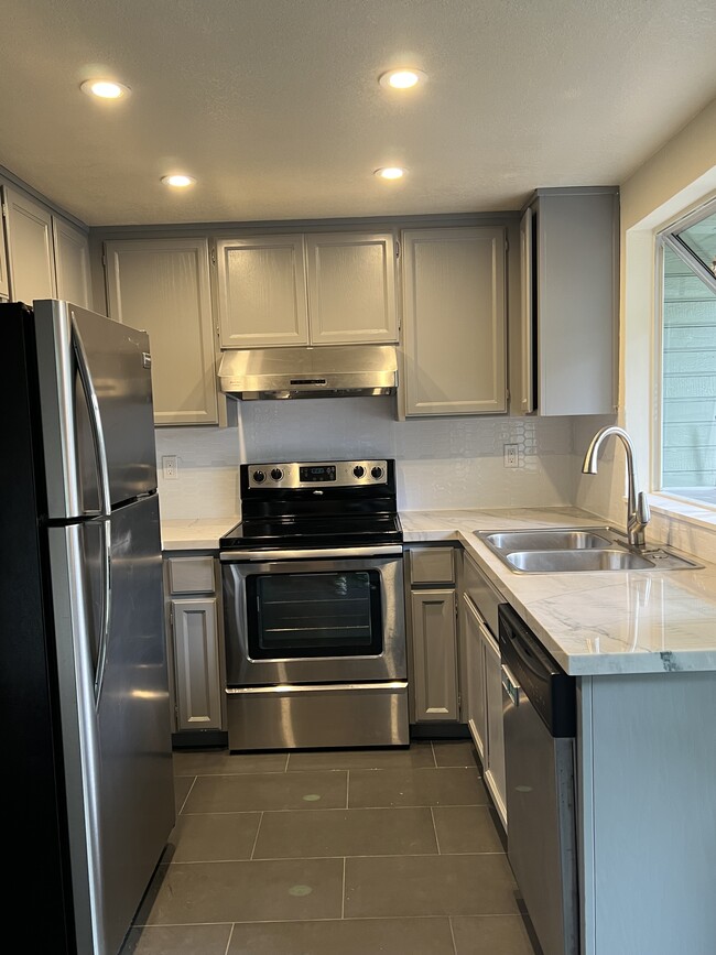 Kitchen - 1042 Rymar Ct Townhome