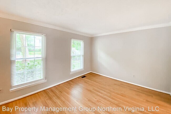 Photo - 4 br, 3.5 bath House - 15202 Holleyside Dr