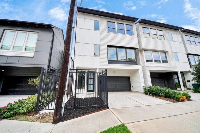 Photo - 615 Oakley St