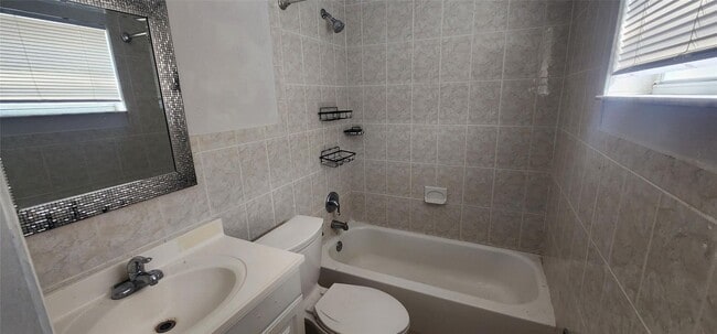 Photo - 2005 SW 99th Ave