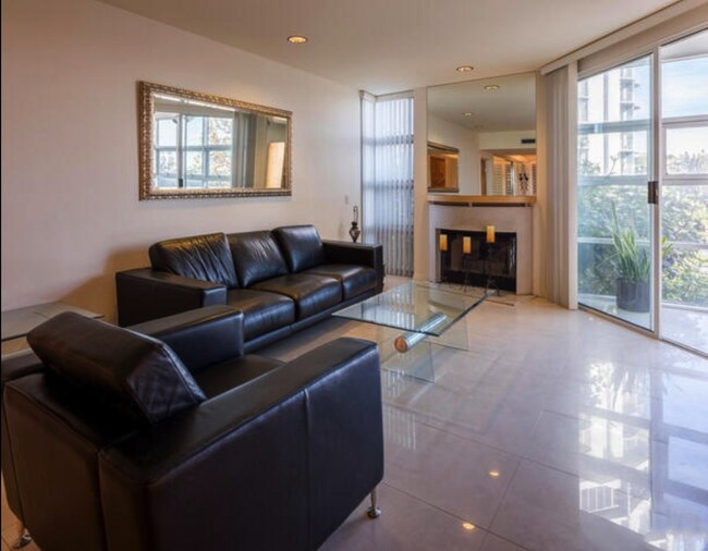 Photo - 171 N Church Ln Unidad 307 Rental