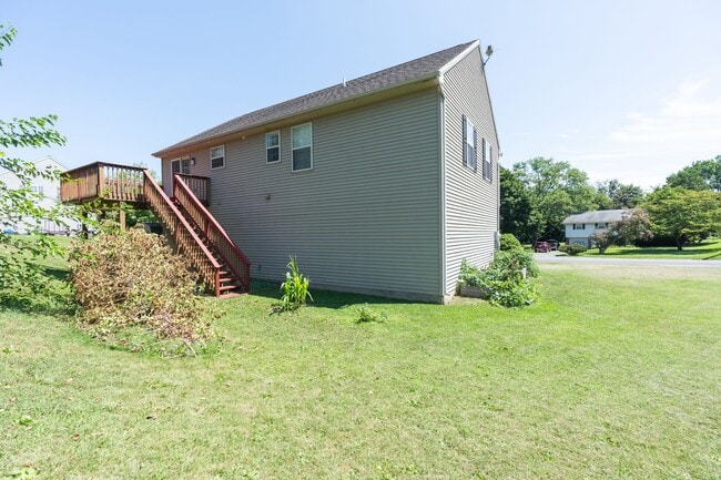 Photo - 2072 Sheaffer Rd