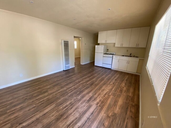 Photo - Remodeled 2 bed apartment in town