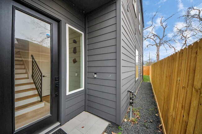 Photo - 4415 Coke St