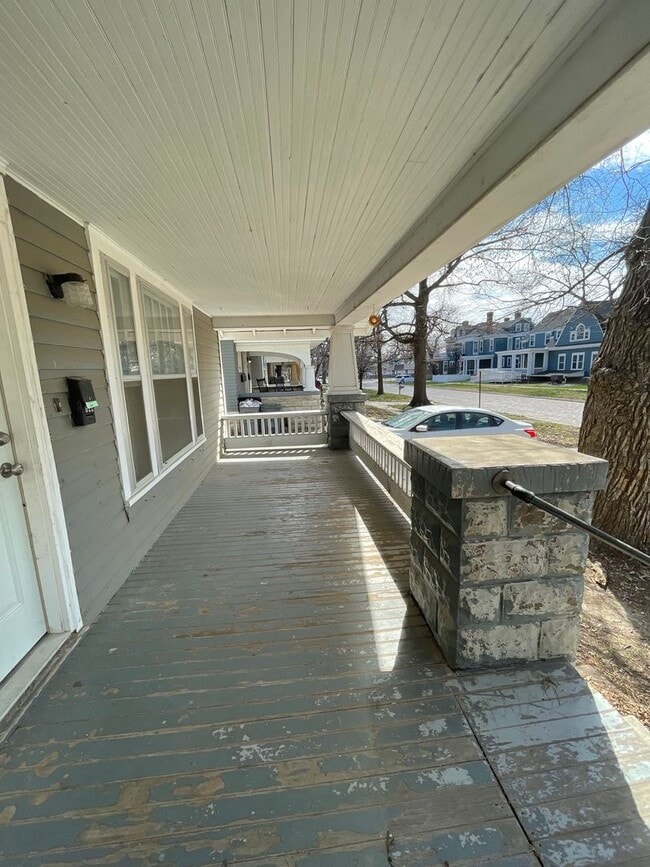 Photo - 622 Union St Unidad 622 Union DWN Stairs