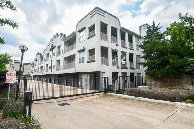 Building Photo - 1441 East St Unit 302