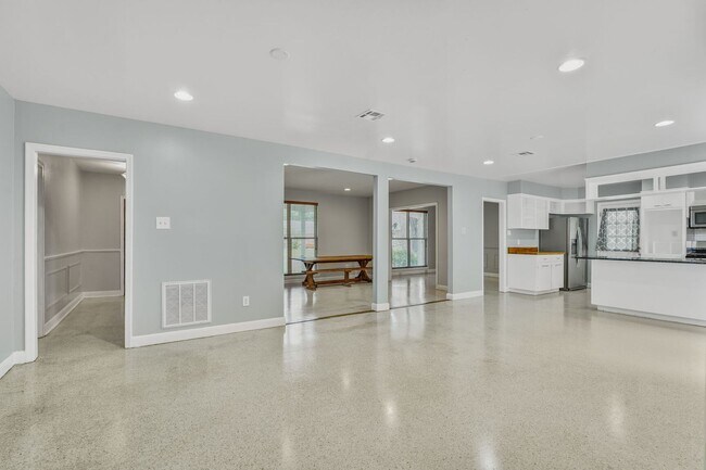 Photo - 6015 Dover Pl