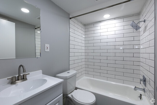 1BR, 1BA - 760SF Bathroom