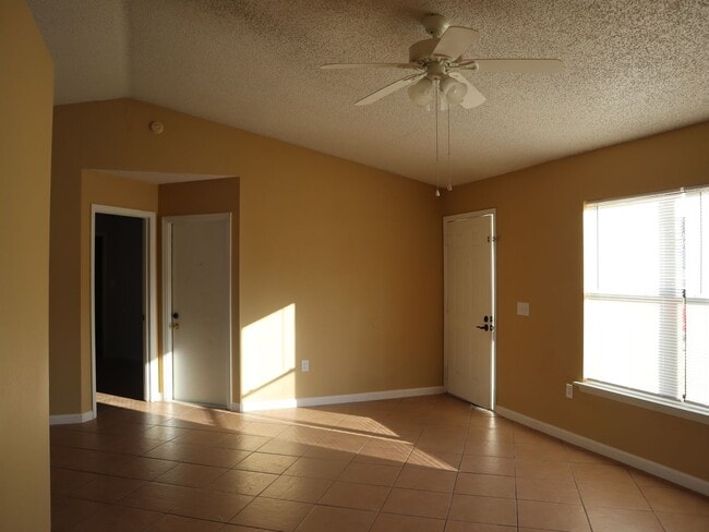 Photo - Move in condition 3 Bedrooms 2 Bath Carole Arcaro 386-216-4900 Deltona Lakes Realty