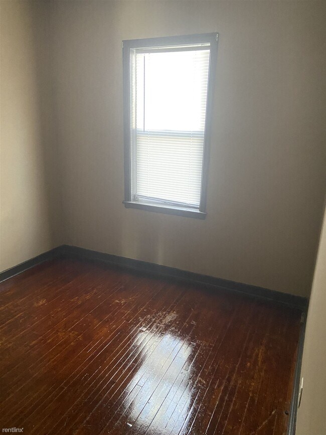 Photo - 2 br, 1 bath 4plex - 401 North Dewey Stree...