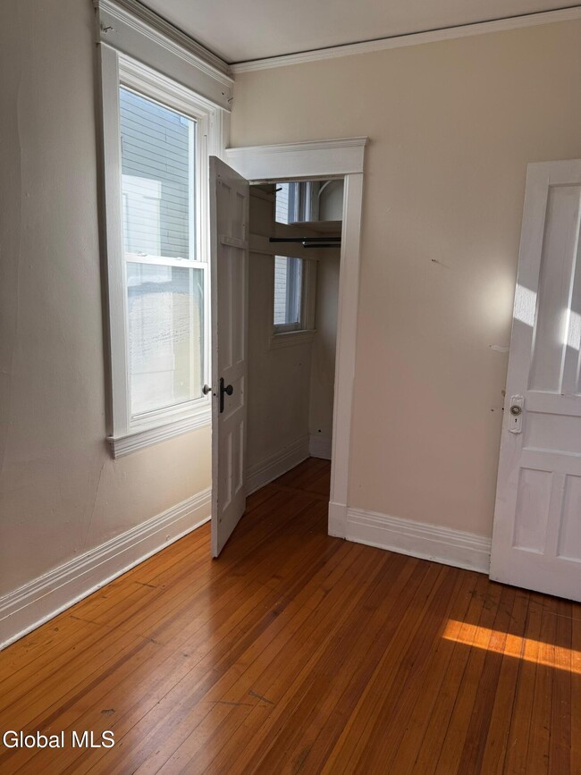 Photo - 535 Hamilton St