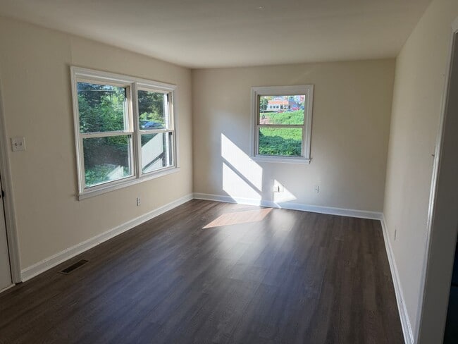 Photo - 1520 Effingham Rd