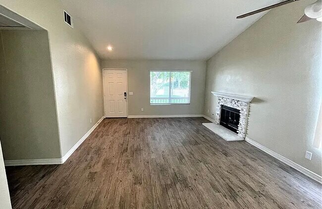 Photo - 32390 Ontario Way