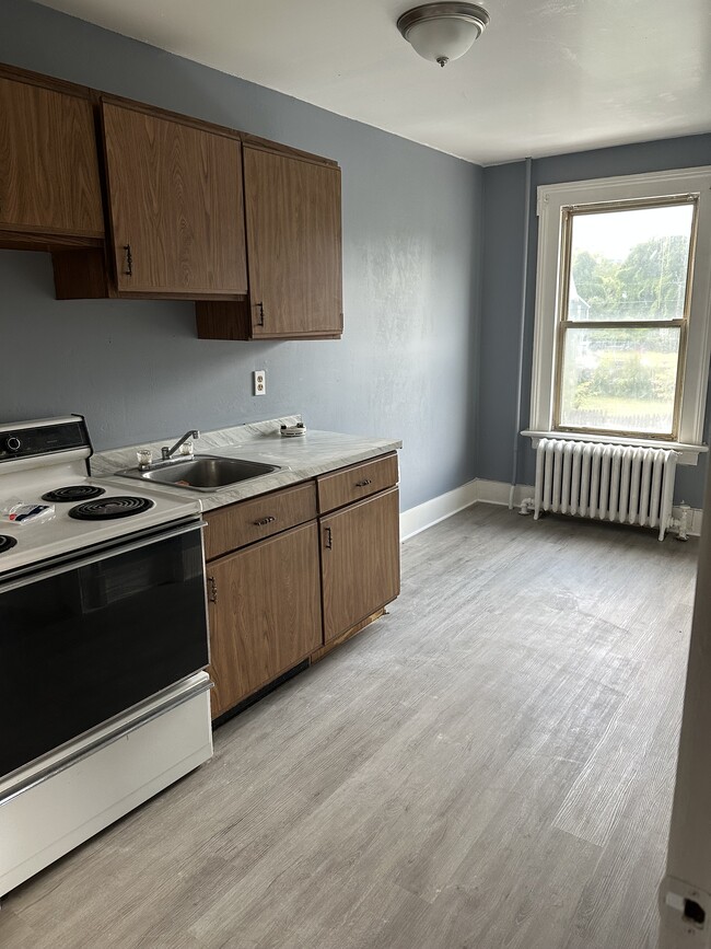 Photo - 308 N Main St Unidad B