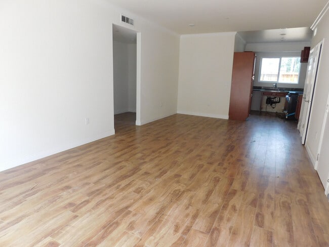 Photo - Tujunga Canyon, 10211-10215