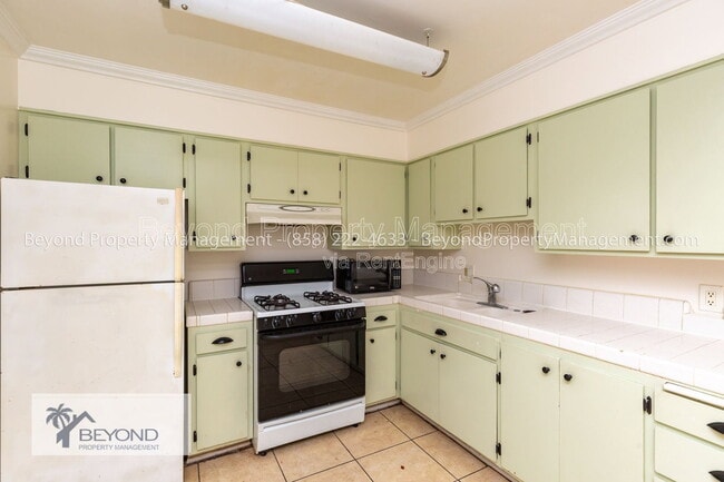 Building Photo - 4885 Cole St Unit 3