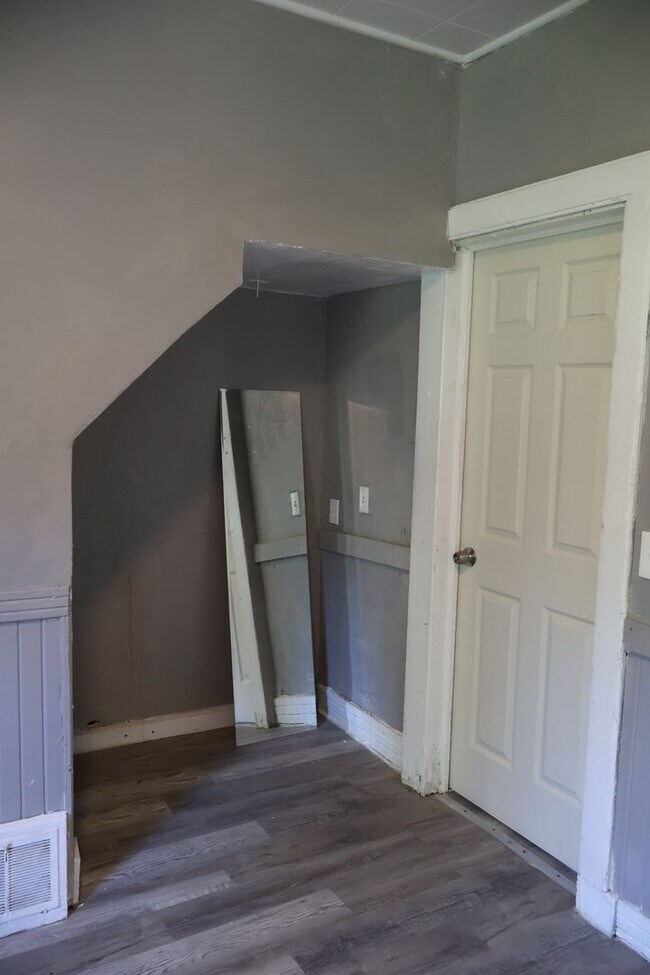 Photo - 6812 Whitney Ave Unit Down front