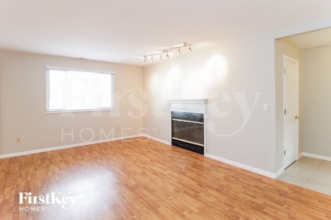 Photo - 618 Neptune Way