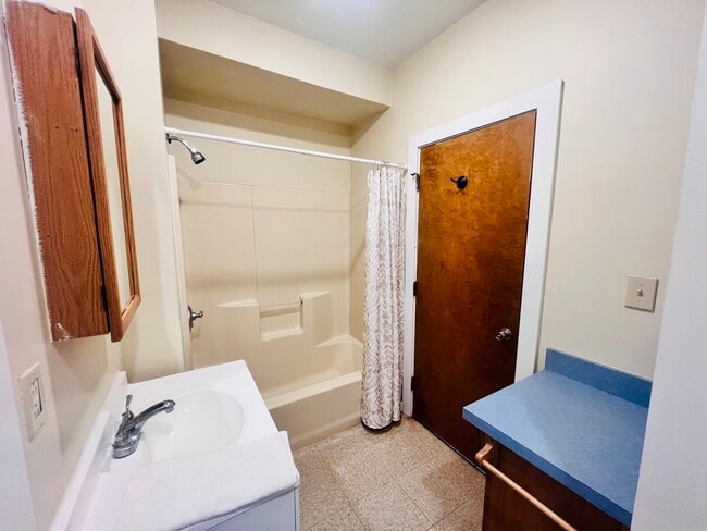 Shower - 32 Washington St Unit 1