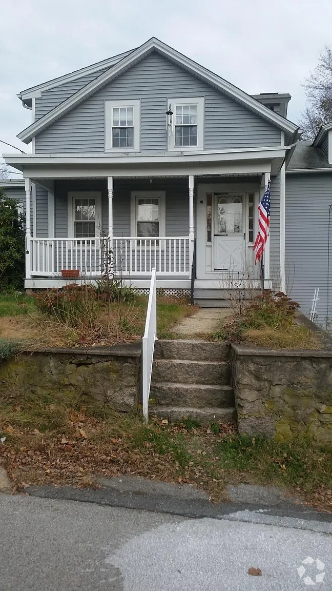 Building Photo - 41 N Pleasant St Unit 1st floor Left side Rental