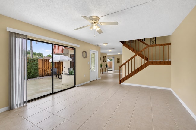 Photo - 3345 Meridian Way N