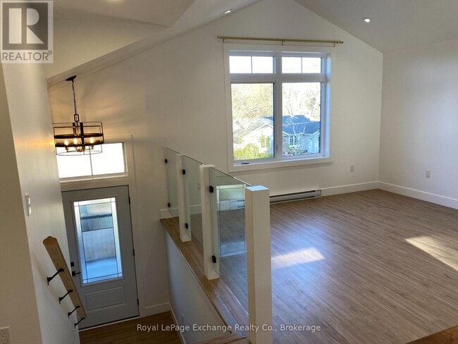 Photo - 105 Maple St