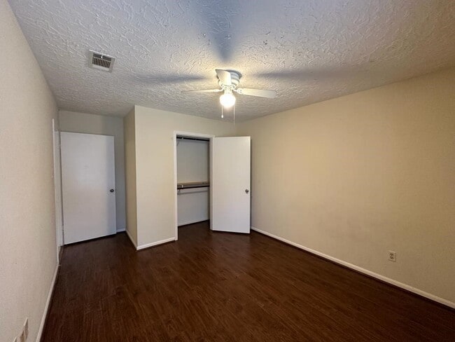 Photo - 239 Kings Way