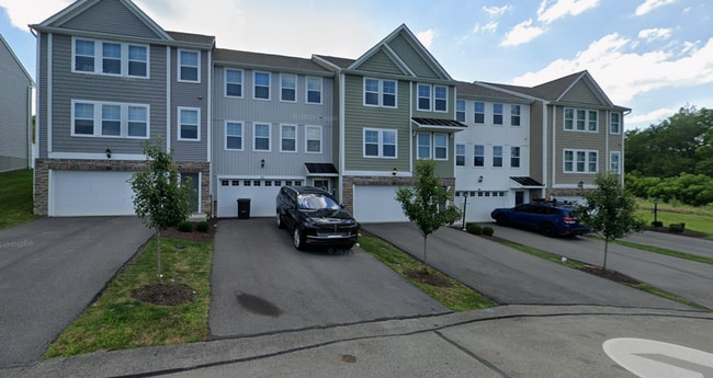 Building Photo - Beautiful Townhome in Washington! - 2 Bedroom