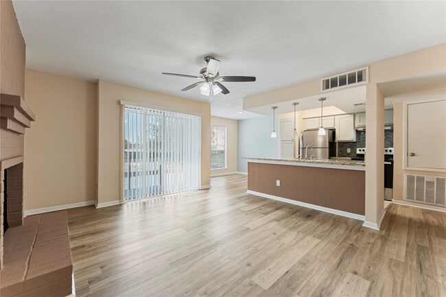 Photo - 3919 Fairmont Pkwy Unidad 250 Rental