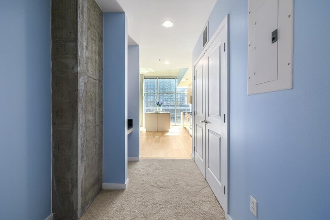 Photo - 1700 Bassett St