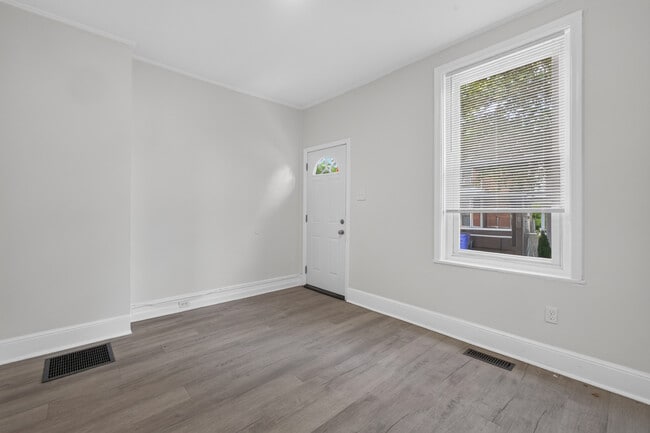 Photo - 109 N Warren St
