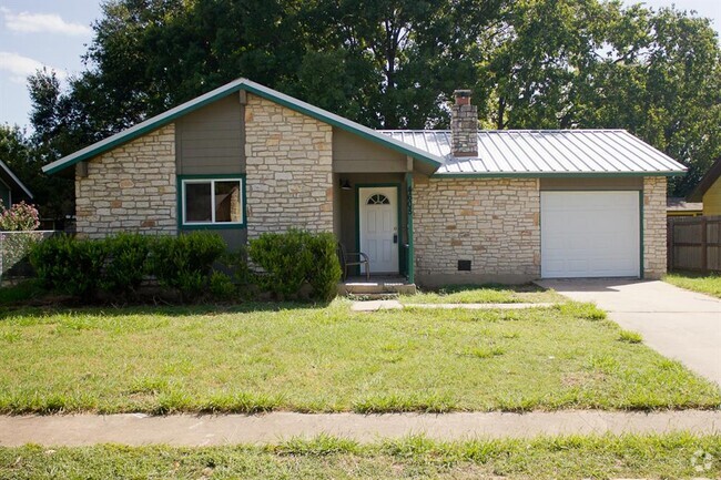 Building Photo - 4605 Button Bend Rd Rental