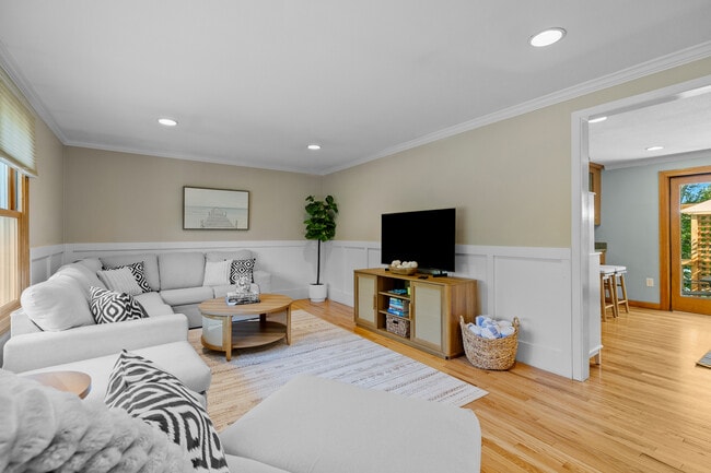 Photo - 46 Steamboat St