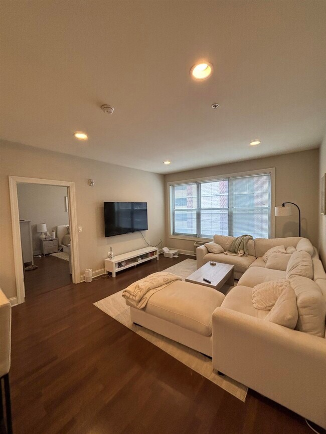 Photo - 100 Marshall St Unidad 316