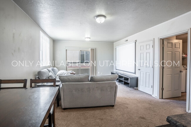 Building Photo - 878 E 700 N Rental