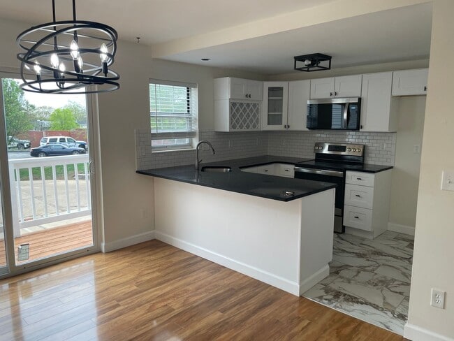 Photo - Beautiful 2 Bed, 1.5 Bath Townhome on the Edge of the Desirable Hill Neighborhood Available for Rent