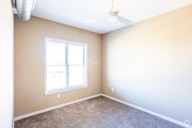 2BR, 2BA - 900SF - Primary Bedroom