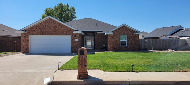 UPDATED HOME IN NORTHEAST CLOVIS - UPDATED HOME IN NORTHEAST CLOVIS