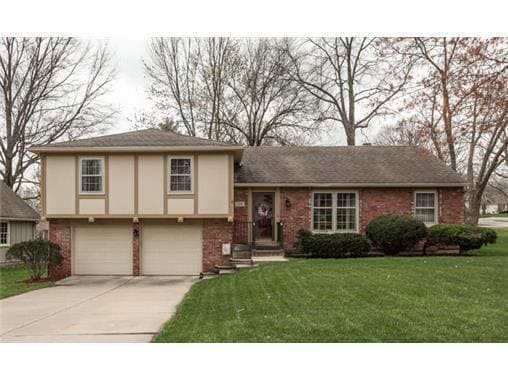 {12119} Spacious Home in Fantastic Locatio... - {12119} Spacious Home in Fantastic Locatio...