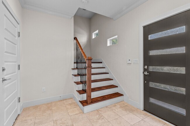 Photo - 4831 Chenevert St